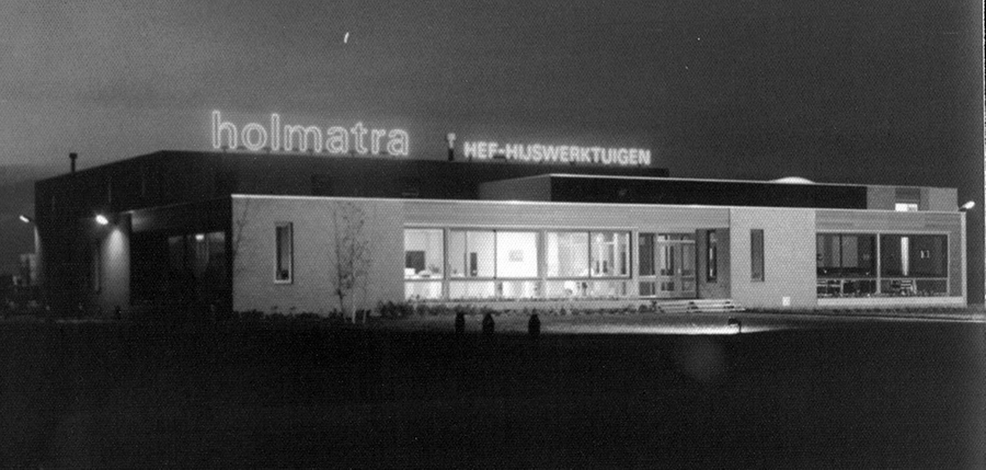 1975 - Opening of new office in Raamsdonksveer.jpg