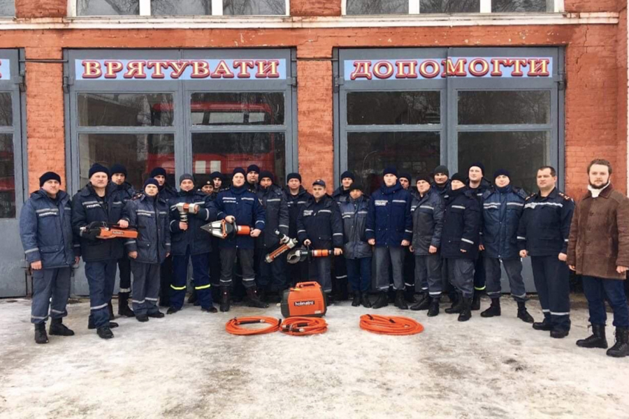 Doaçao de ferramentas de rescate Holmatro no Ucrânia