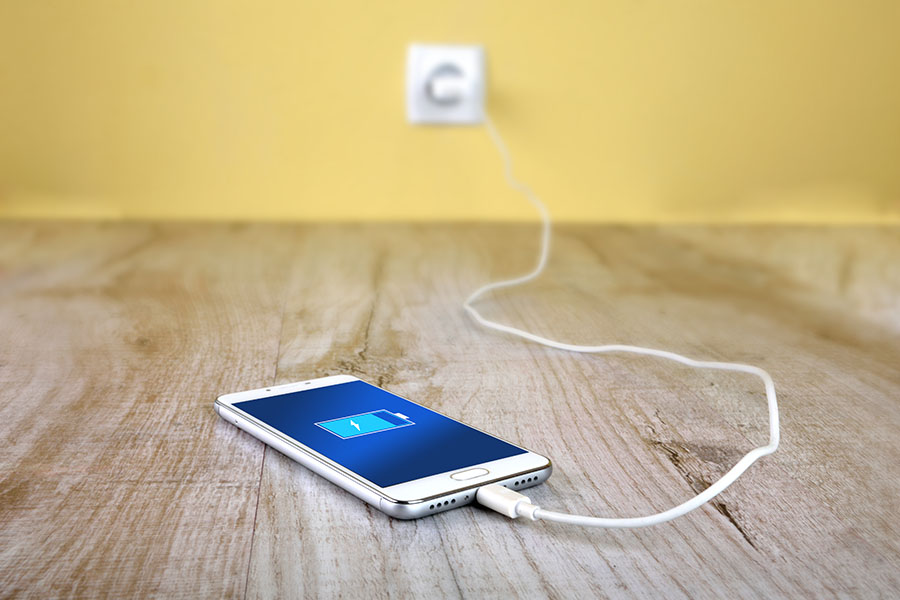 Mobiel phone charging from wall socket