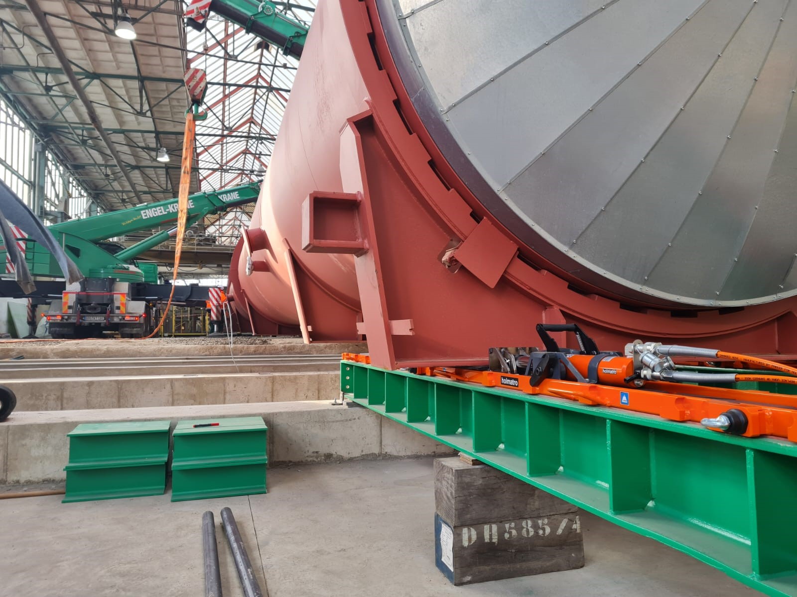 Holmatro 200ton lightweight skidding system