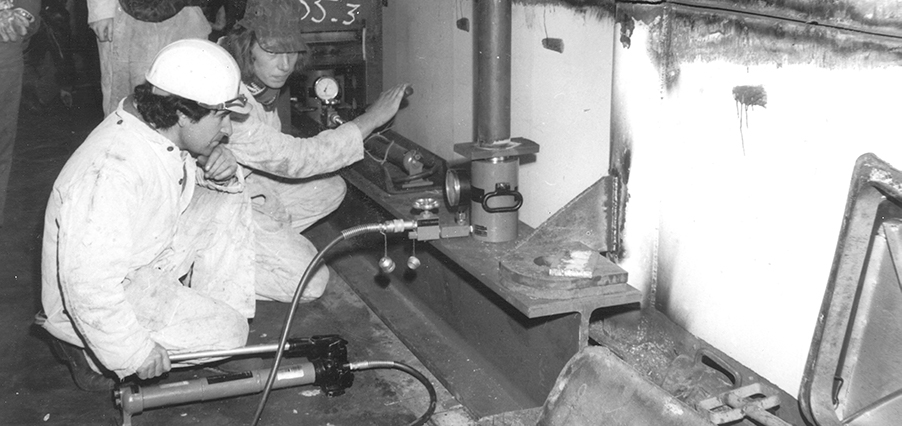 1972 - Hydraulic jack production partly moved to the Netherlands_.jpg