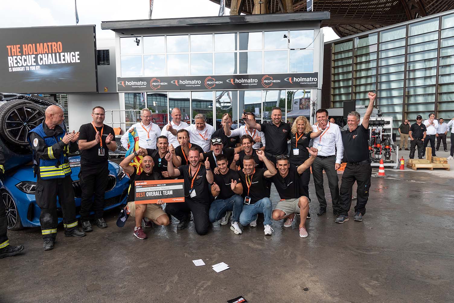 Fotografia de grupo da equipa com melhor desempenho geral do Holmatro Rescue Challenge de 2022: Consorcio Bomberos Valencia
