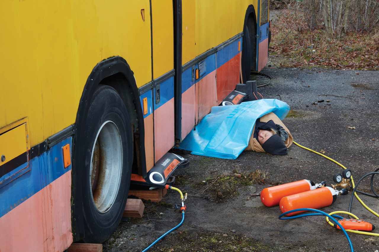 Holmatro Lifting Bags - Traffic accident bus