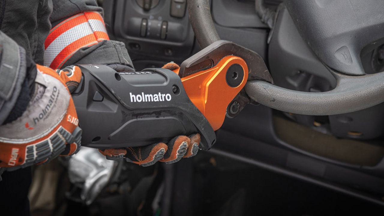 Holmatro Mini Cutter CCU10 Application Shot