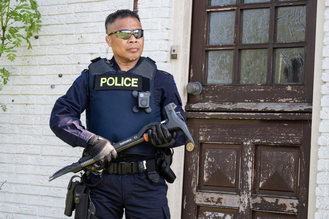 T1 Police-1043